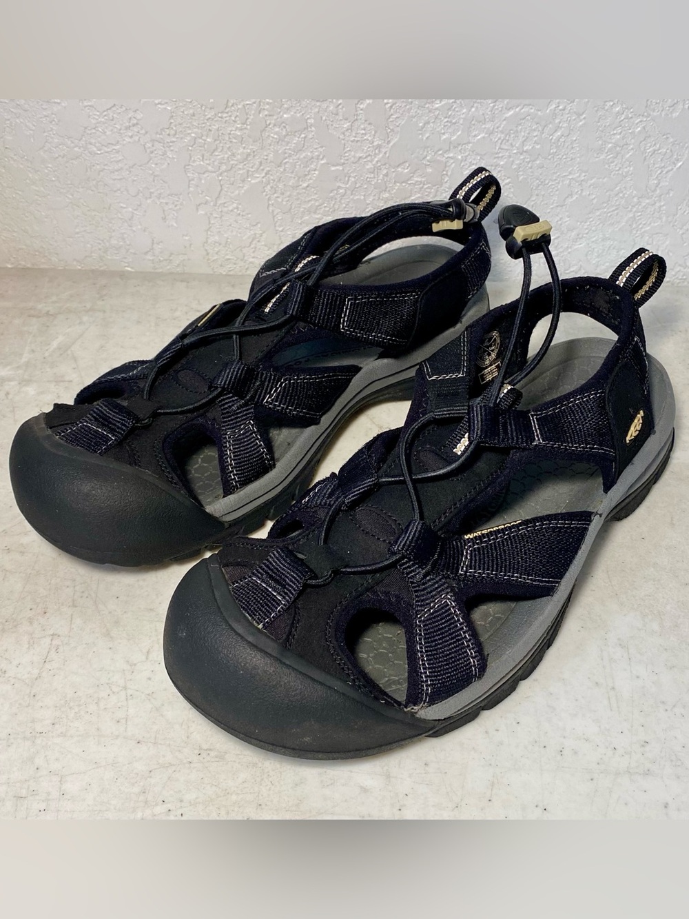 KEEN Venice H2 Sandals Men’s 8 Black Closed Toe Water Shoes Hybrid Outdoor Trail